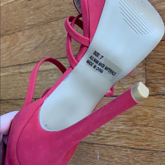 Cute stewpot red heels! Size 7 WORN ONCE - Picture 6 of 7